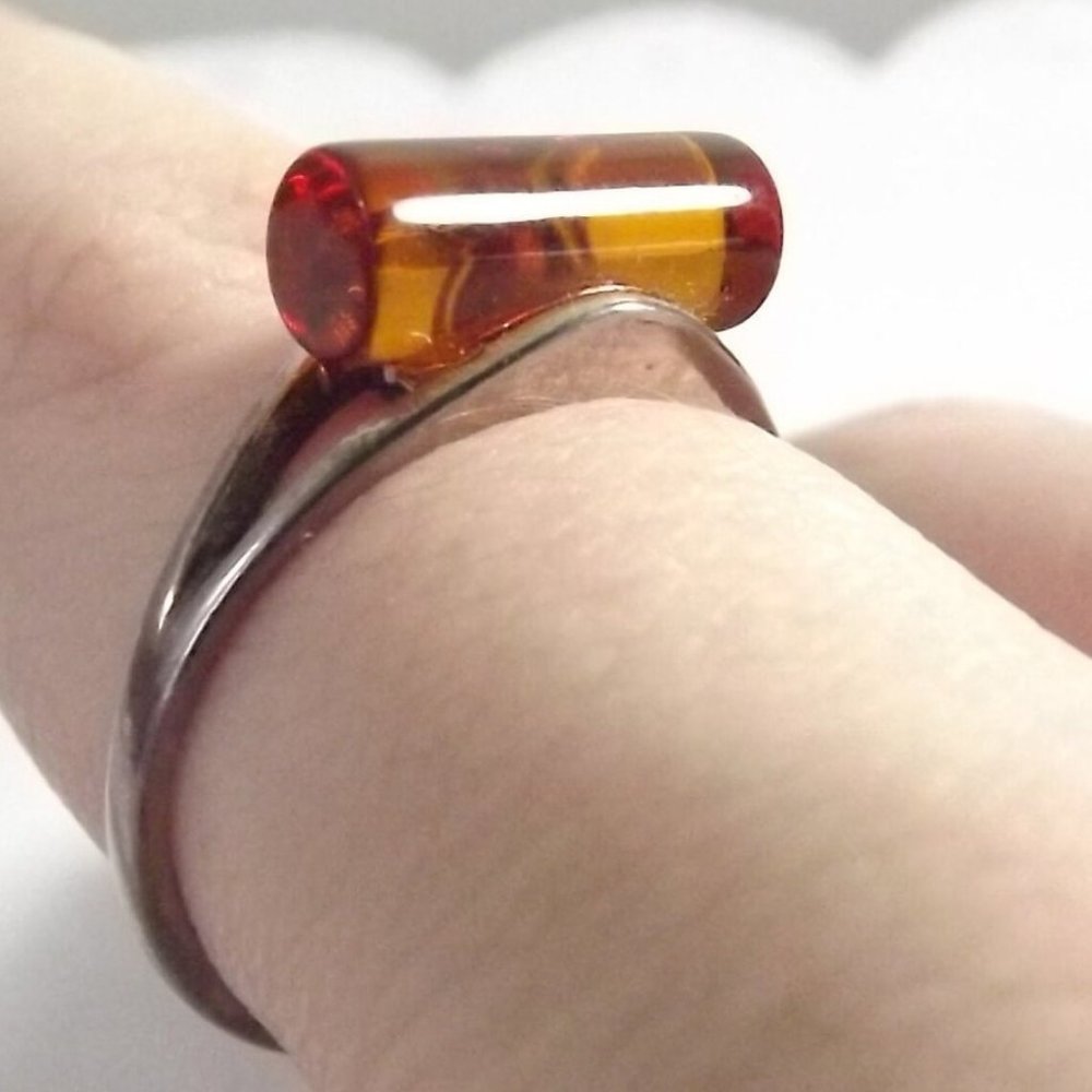 Vintage Sterling Silver 925 Marked Ring with Amber Cylinder, Size 8 - Picture 6 of 6